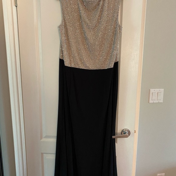Formal dress - Picture 2 of 3
